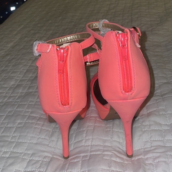 Like NEW Ladies shoes Qupid Platform Heels light pink peach color Size 7 buckle - Picture 7 of 9
